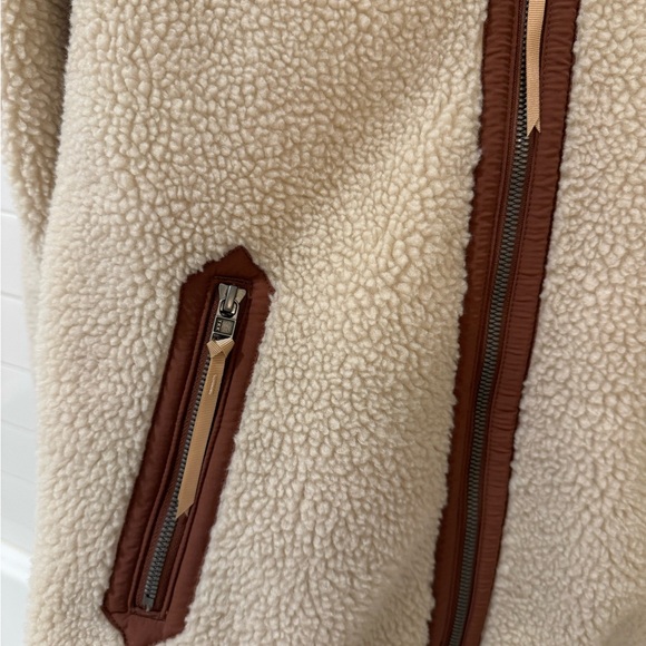 Patagonia Cream Sherpa Fleece Jacket with Brown Trim - Picture 2 of 6